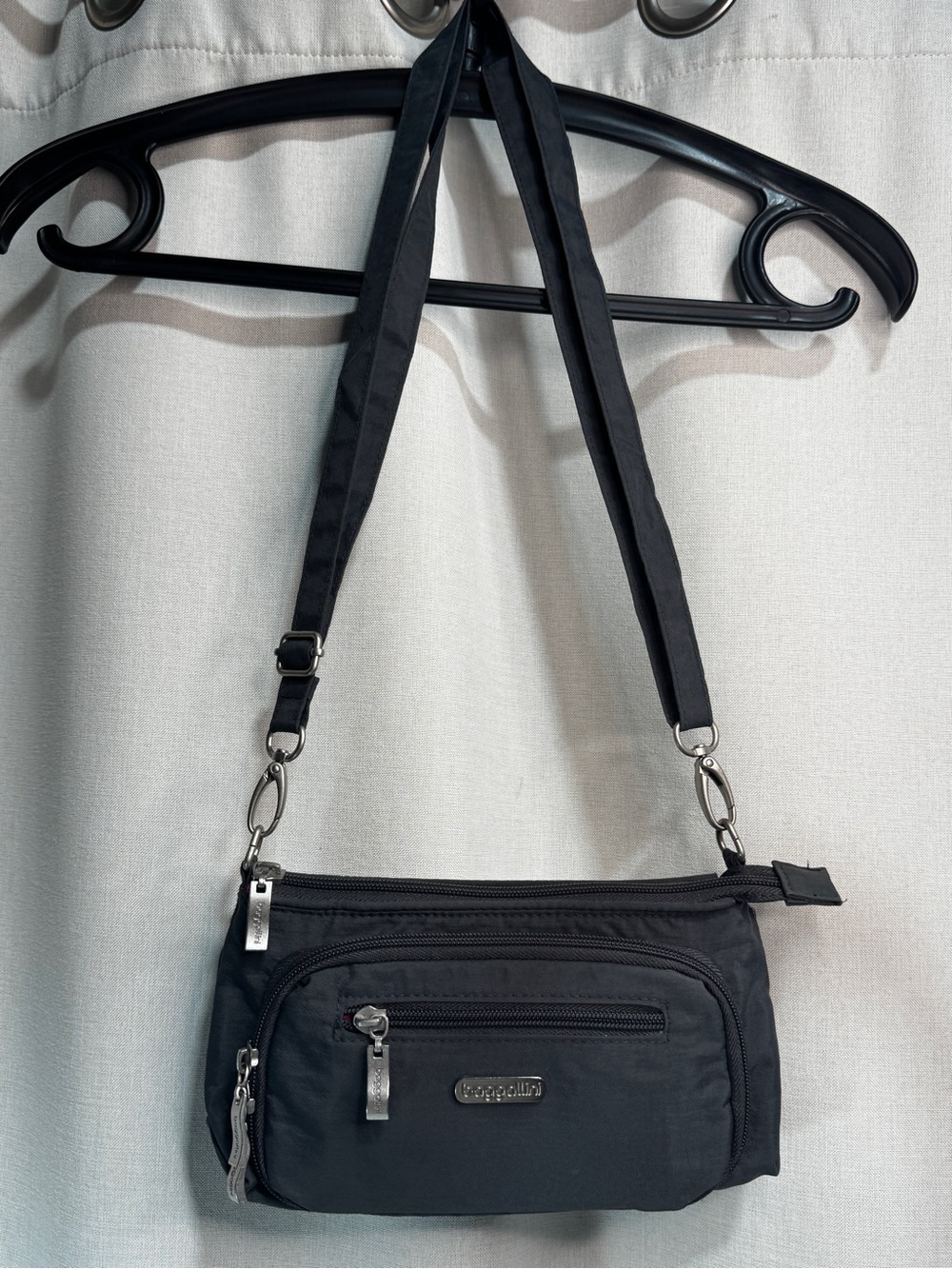 Baggallini Gray Small Crossbody Bag Zip Adjustable Detachable Strap Pink Lining